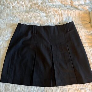 DISSH Elegant Black Pleated Mini Skirt